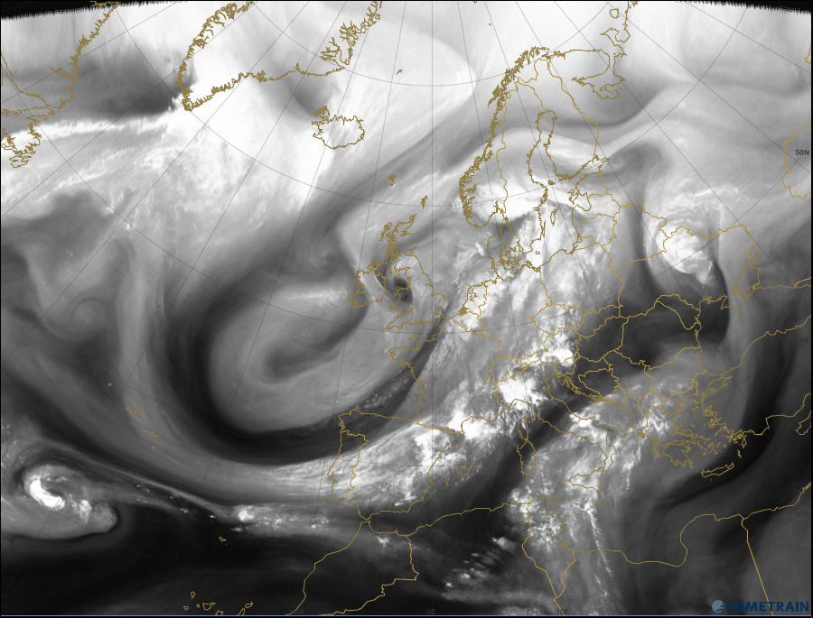Nadine No Se Olvida De Nosotros (26 Sep 2012) Imagen de WV de las 00 UTC