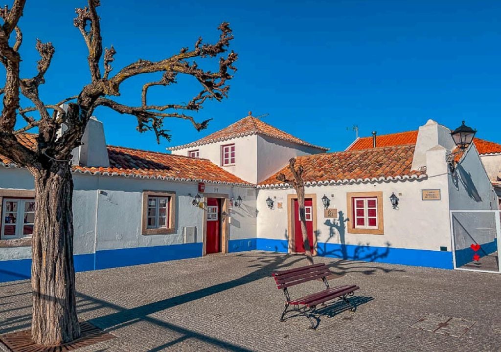 Porto Covo é uma povoação de pequenas casas brancas, que foi recuperada pelo Marquês de Pombal depois do terramoto de 1755. Foto: ERTAR