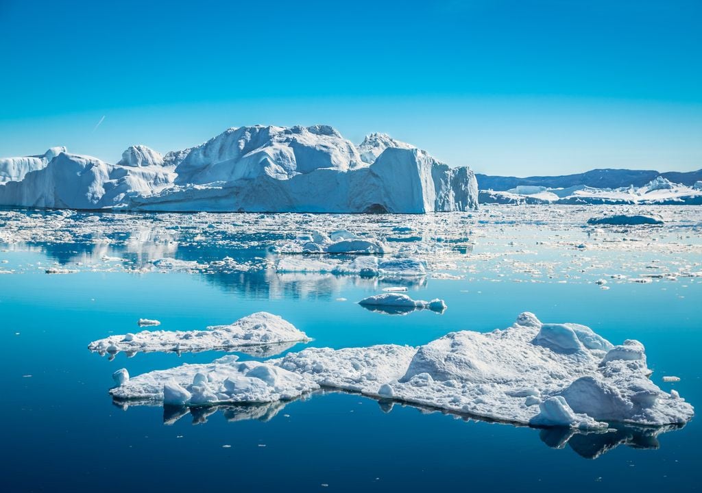 Groenlandia El entorno remoto y extremadamente hostil de Groenlandia y los mares que rodean a la isla, hace que llegar hasta allí sea caro y complicado para los investigadores.