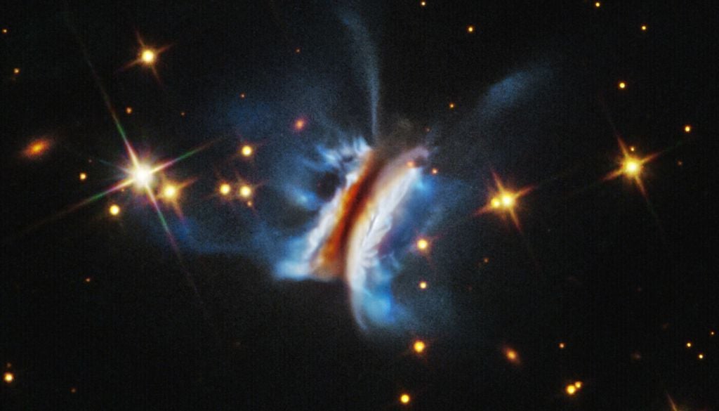 Protoplanetare Scheibe IRAS 23077+6707 Mit PRIMA sollen künftig auch chemische Anzeichen untersucht werden, die Aufschluss über Vorgänge bei der Planetenentstehung geben. Hier: die protoplanetare Scheibe IRAS 23077+6707. Bild: NASA/ESA Hubble
