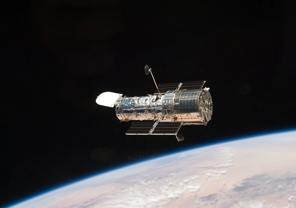 Telescópio Hubble está em órbita em torno da Terra