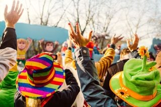 Nass-kaltes Schmuddelwetter zu Karneval im Rheinland - Meteorologe: "Jetzt bricht der Atlantik richtig durch"