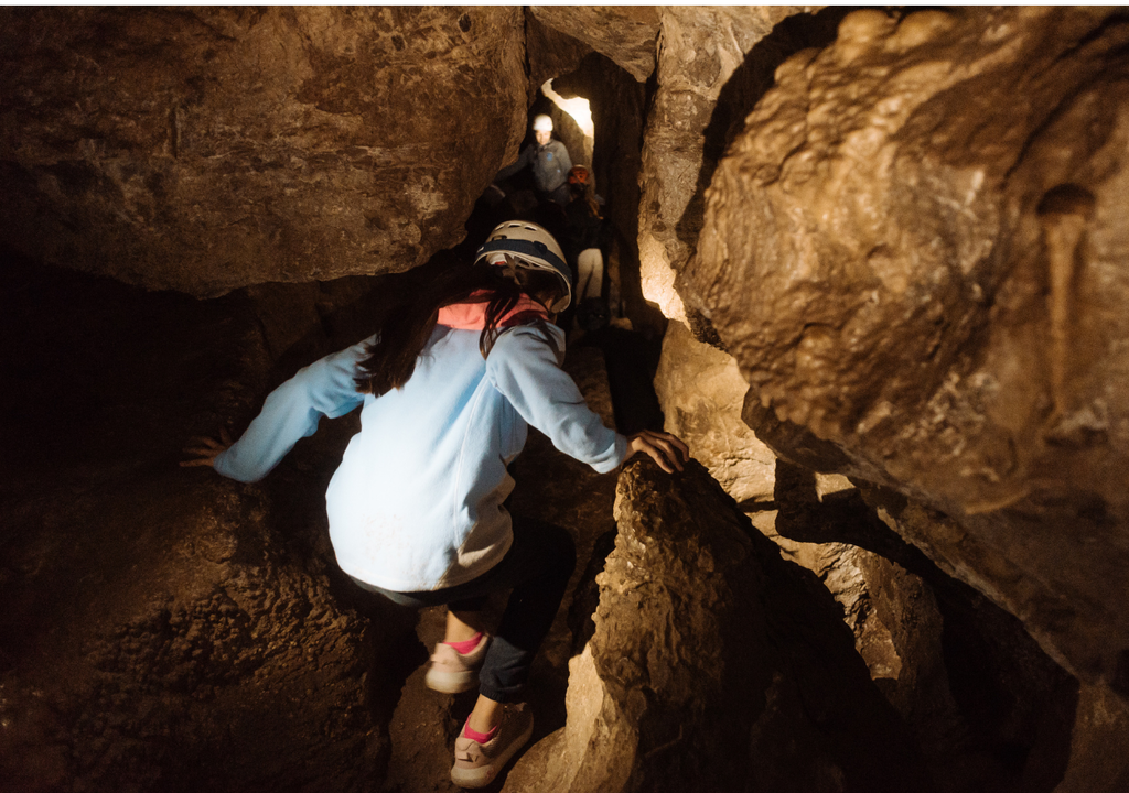 Los pasadizos laberínticos de la Caverna de las Brujas encierran tesoros geológicos y rastros de culturas ancetrales.