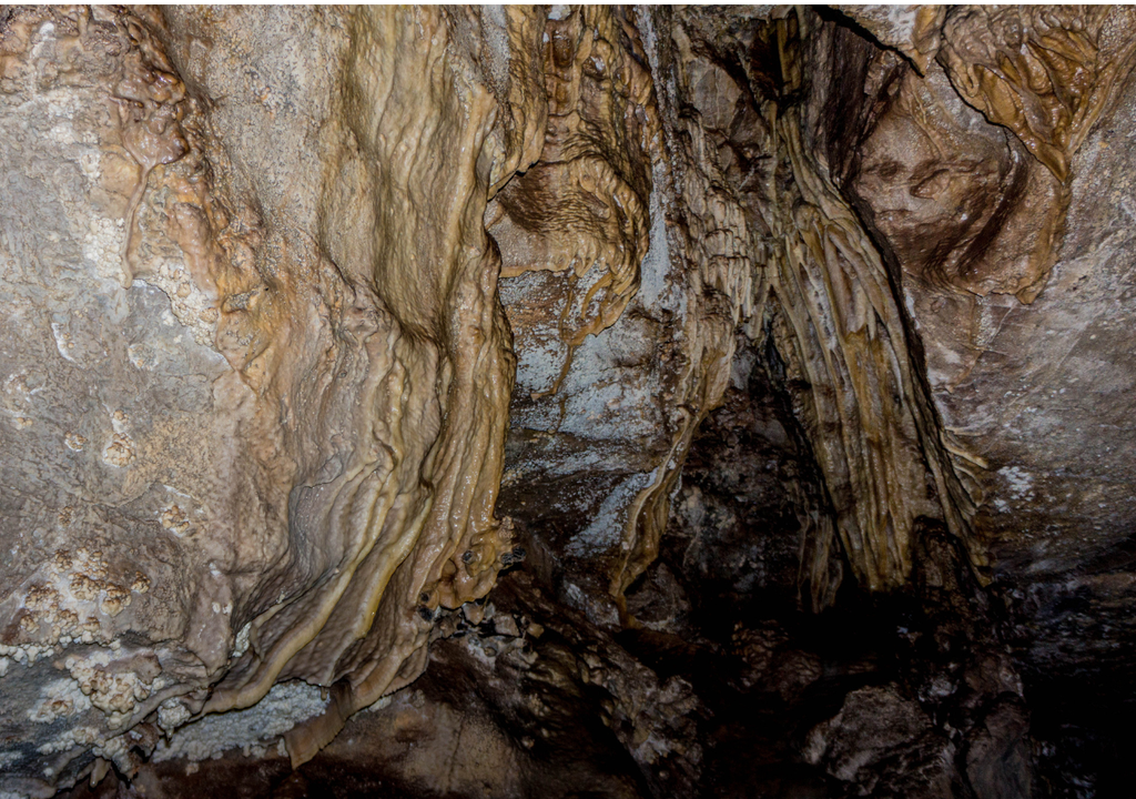 En el interior de la Caverna de las brujas, los "machis" (médicos ancestrales) hacían rituales con fuego, mujeres y niños.