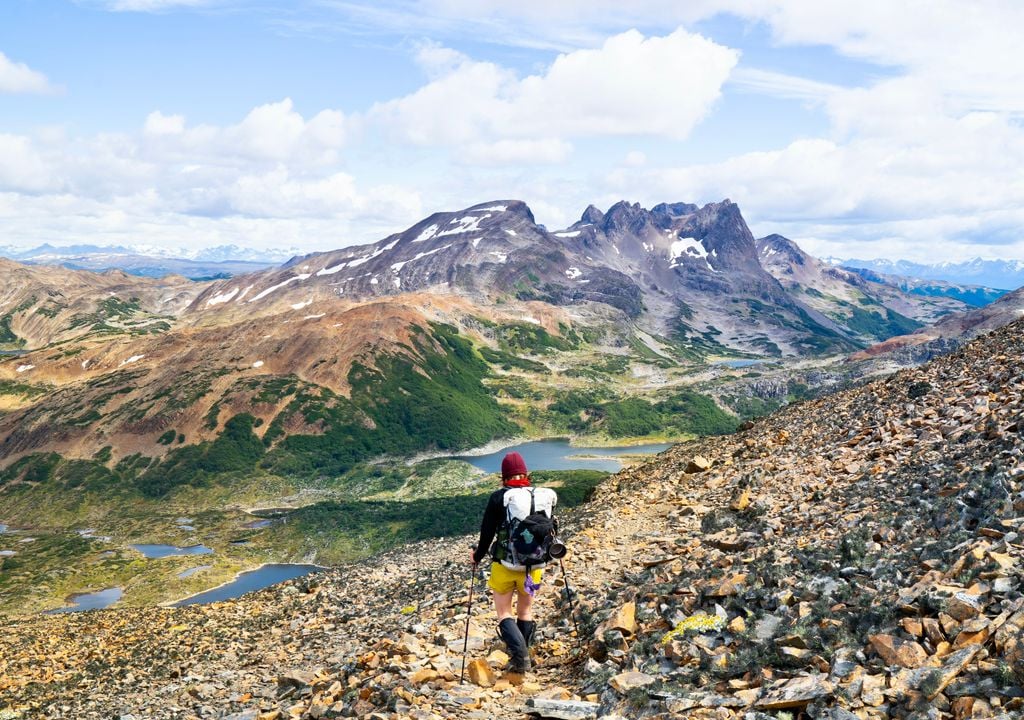Circuito Dientes de Navarino, Patagonia chilena. El circuito Dientes de Navarino es conocido como la ruta de trekking más austral del mundo.