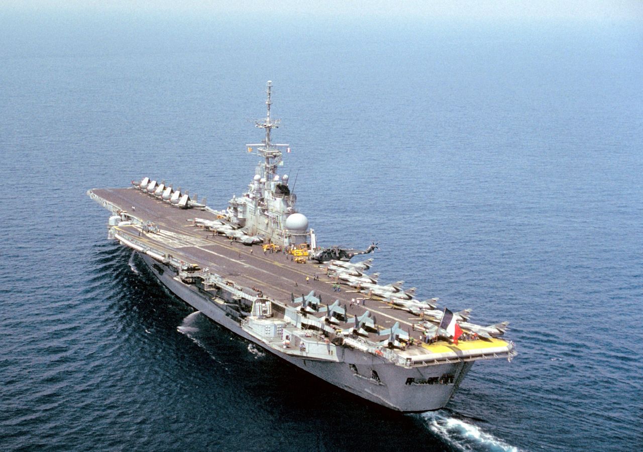 El robusto portaaviones "São Paulo”, fue hundido en la costa brasileña y los activistas condenan esta decisión debido al asbesto presente en el barco. Fuente: Marina de Brasil