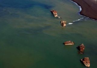 Barcos de la II Guerra Mundial emergen de las profundidades del océano