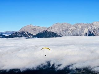 "Nebel-Lotto", Sonne und Föhn in Bayern - Zwischen herbstlich kalt im Dauergrau und 20 Grad an den sonnigen Alpen