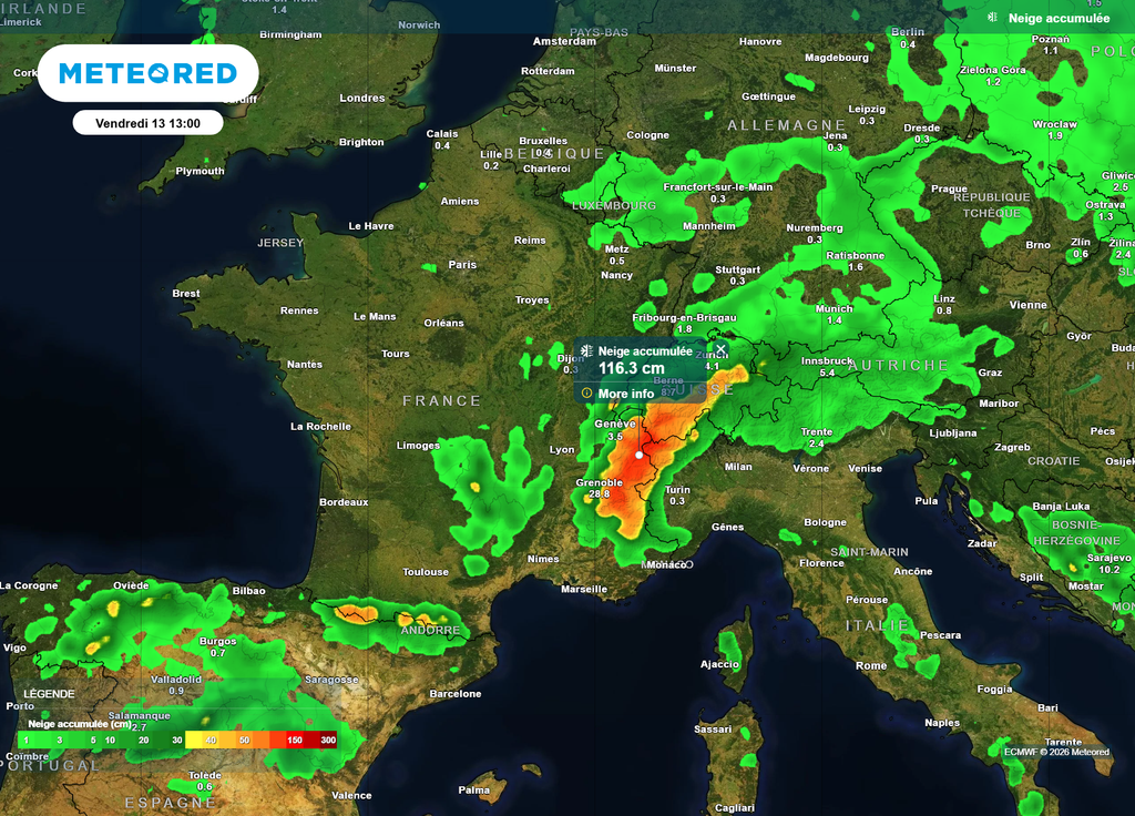 D'ici vendredi midi, la couche de neige fraîche pourrait dépasser le mètre sur le Nord des Alpes, notamment sur les hauteurs de l'Isère et des deux Savoies.