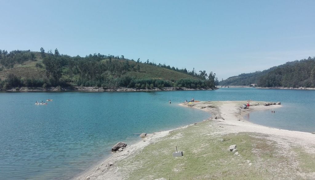 Praia Fluvial da Albufeira do Ermal É uma boa sugestão para este fim de semana. Foto: CM VMinho