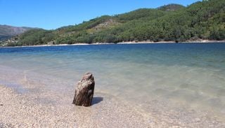 Nem Algarve, nem Alentejo: esta praia fluvial fica no Norte e tem &aacute;gua a 24 &ordm;C