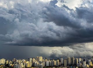 Nesta quarta-feira uma frente fria começa a atuar no Brasil; confira as regiões afetadas e os alertas