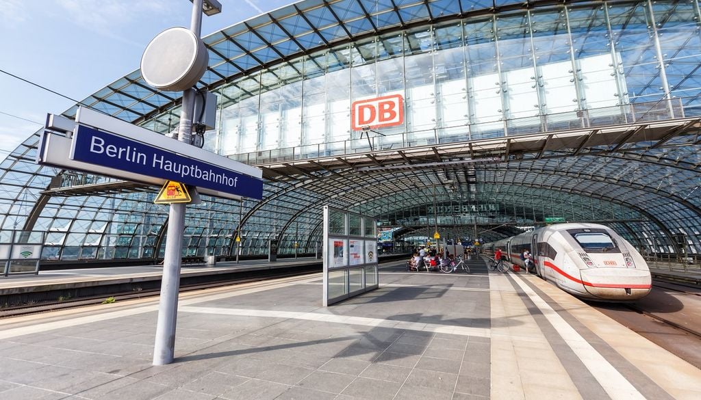 Am Hauptbahnhof in Berlin wartet diesen Sommer eine besondere Aktion auf alle (Foto: Adobe Stock)