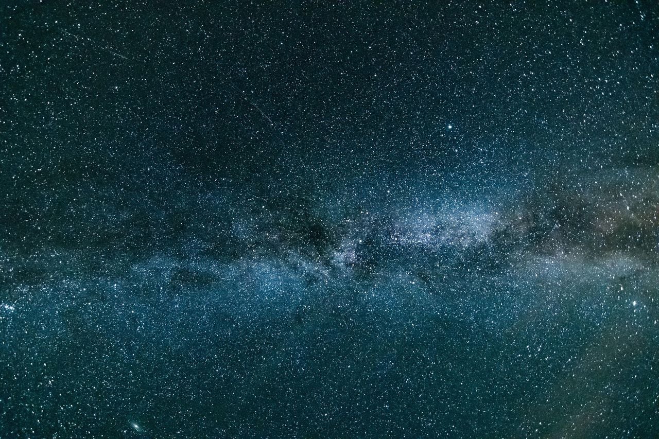 In Sommernächten rund um den Neumond ist das Zentrum der Milchstraße am besten zu erkennen.