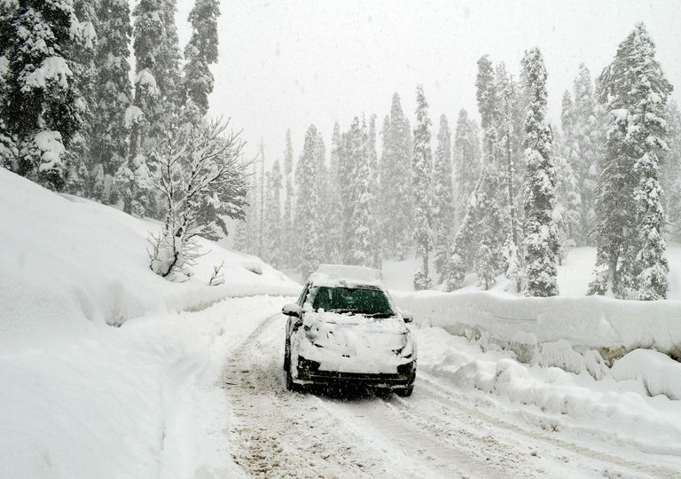 Starker Schneefall begräbt viele Orte in Indien! Starker Schneefall begräbt viele Orte in Indien!