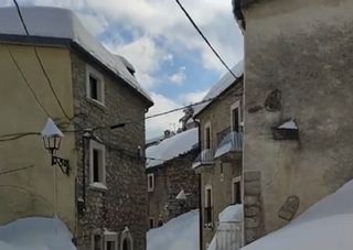 Neue spektakuläre Schneefälle in den Abruzzen, Italien!