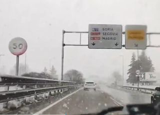 La neve copre di bianco la Penisola Iberica e la Francia del sud: i video