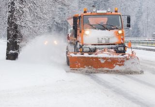 Tanta neve nelle ultime ore sull’Appennino emiliano, i video e le previsioni: dove e quanto nevicherà ancora?