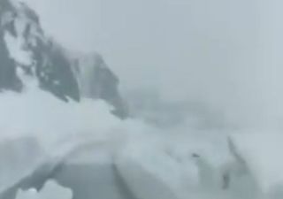 Neve di fine maggio sulle montagne della Romania, ecco i video