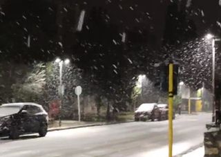Neve sull'Italia: allerta valanghe in Abruzzo, imbiancato il Vesuvio