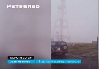 Neve pinta de branco várias ilhas dos Açores. Eis as incríveis imagens do raro fenómeno que chegou no Dia dos Namorados!