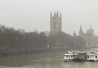 Nevicate abbondanti nel Regno Unito, i video della neve a Londra