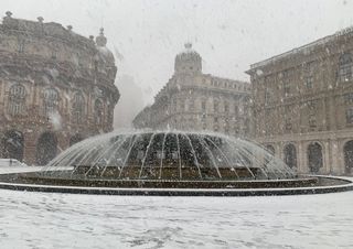 Neve sull'Italia: imbiancata Genova, ecco la situazione