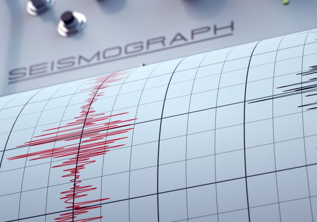sismógrafo con líneas que indican un temblor reciente