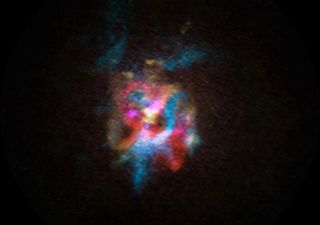 Unos astrofísicos suecos descubren una gigantesca burbuja de gas y polvo alrededor de una estrella supergigante roja