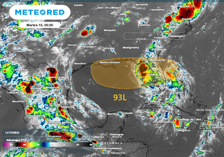 El Centro Nacional de Huracanes está vigilando una zona amenazante de desarrollo tropical categorizado como Invest 93L