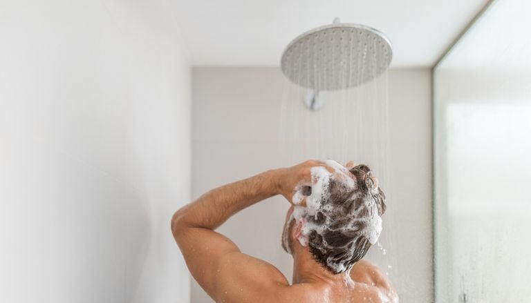 Ni en el trabajo ni estudiando: la raz&oacute;n cient&iacute;fica por la que tu cerebro es m&aacute;s creativo en la ducha