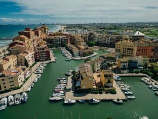 Ni Sotogrande ni Empuriabrava: la desconocida Venecia española está en Valencia y tiene canales navegables