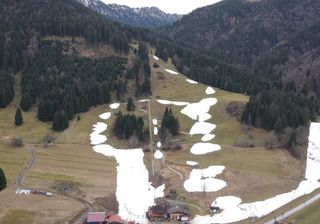 Neve in arrivo su Alpi e Appennini, ma in montagna è un inverno drammatico