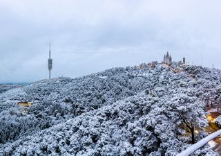 Comienza la nevada en Barcelona, Tarragona y Mallorca. El Tibidabo blanco