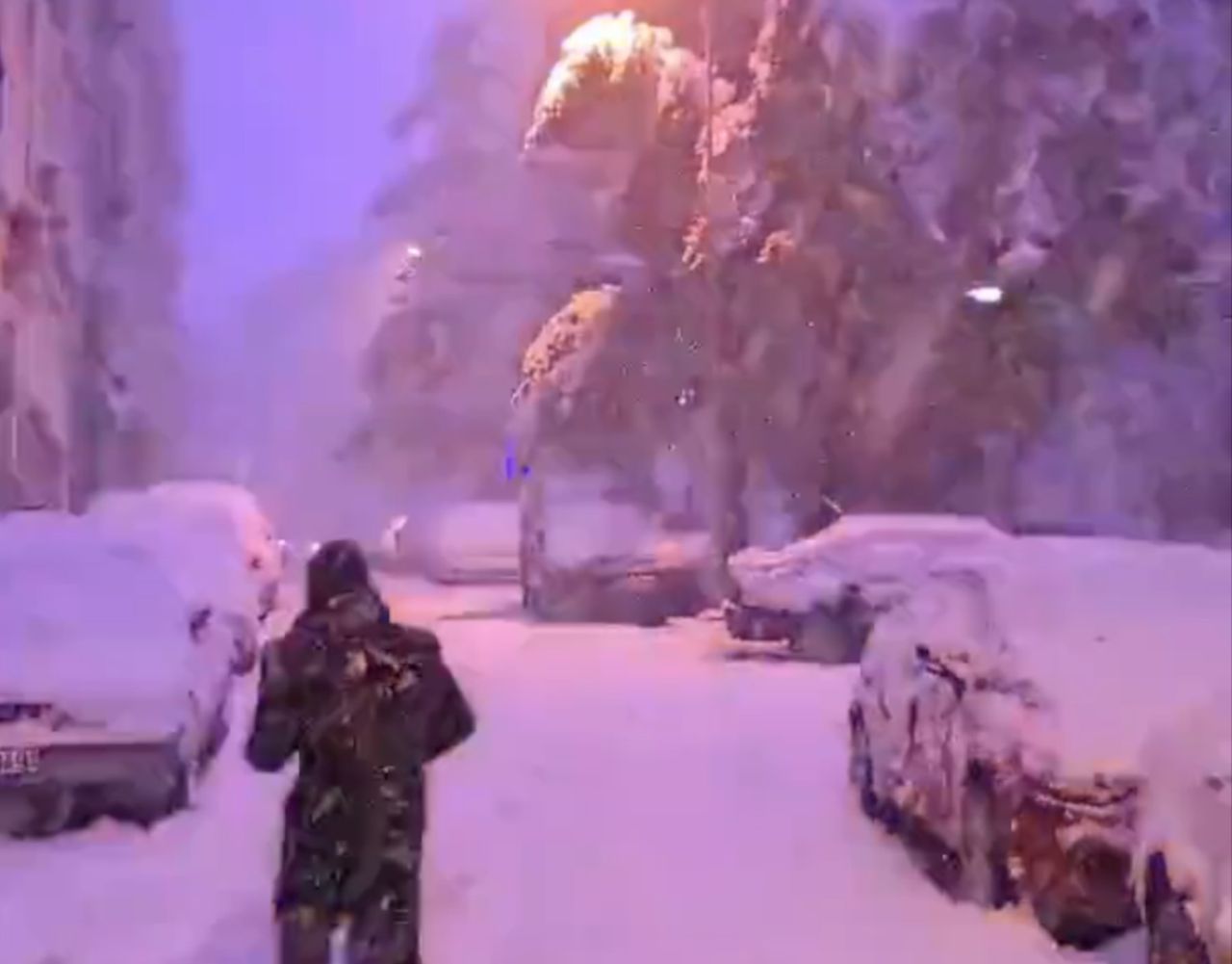 Incredible pictures huge snowfall and lightning in istanbul live feeds