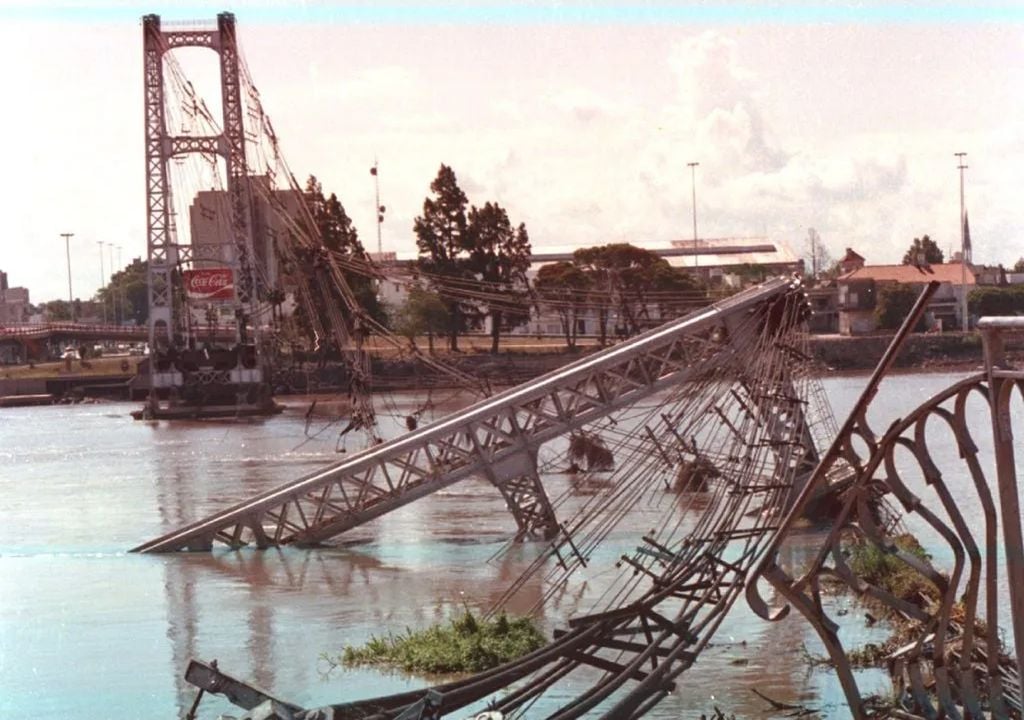 En 1983, una crecida extraordinaria del río Paraná —motorizada por un evento El Niño Fuerte— provocó que parte del puente colgante de Santa Fe colapsara. Ante el escenario de un probable evento El Niño (o La Niña), independientemente de su intensidad, es conveniente estar preparados.