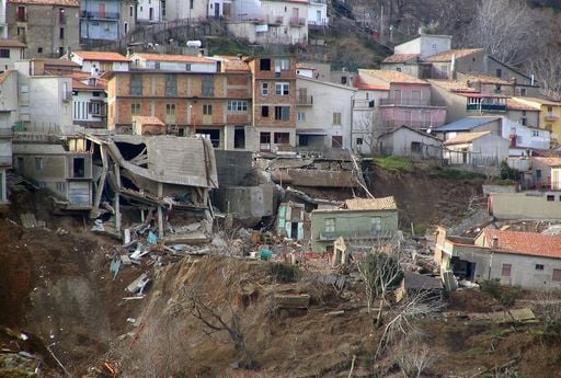 Niscemi come Maierato: 16 anni fa la frana ripresa in diretta TV che fece il giro del mondo