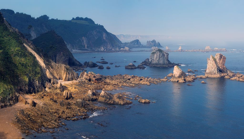 La inolvidable playa del Silencio está a pocos kilómetros de Cudillero.