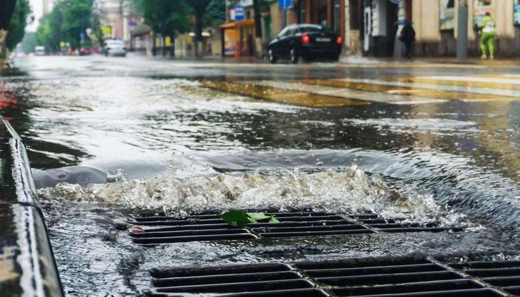 Mucha de la infraestructura en las ciudades chilenas es antigua y no está adaptada al cambio en la intensidad de la lluvia.