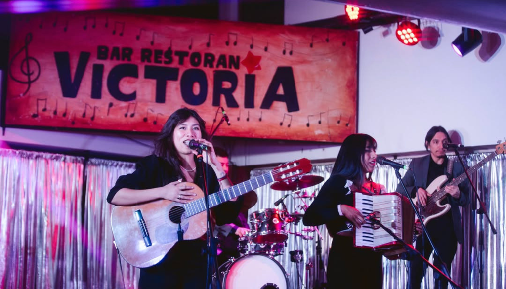 El Bar Victoria es un referente de la cueca urbana en Santiago. Crédito: @barvictoria_oficial