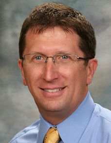 NOAA nombra al nuevo director del Centro Nacional de Huracanes, CNH