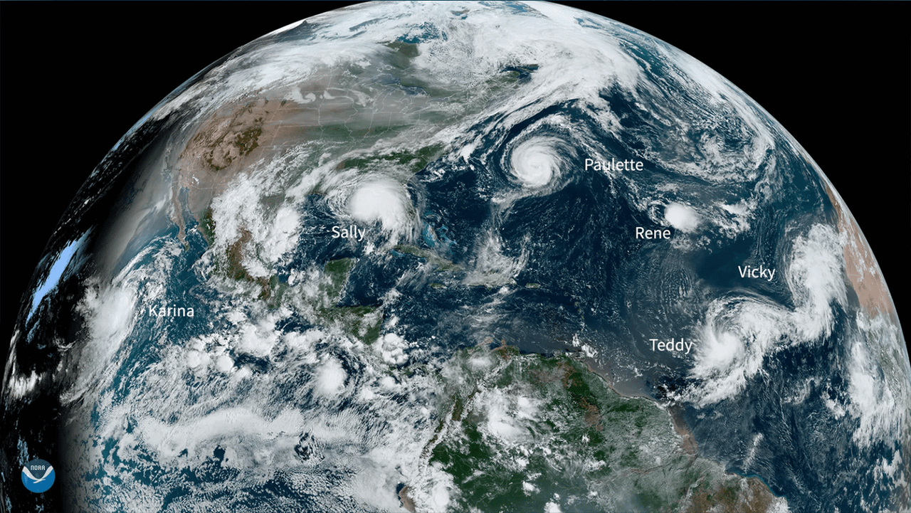 Imagen en color natural a fecha 14 de septiembre de 2020 con diferentes ciclones tropicales nombrados en el Atlántico y Pacífico. NOAA