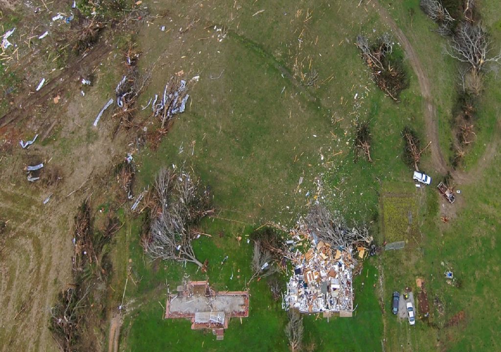 Casas dañadas por paso de tornado