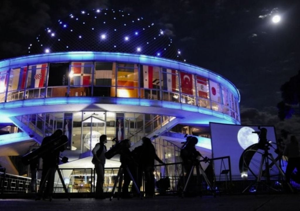 Cómo ver el eclipse de marzo en el Planetario de Buenos Aires