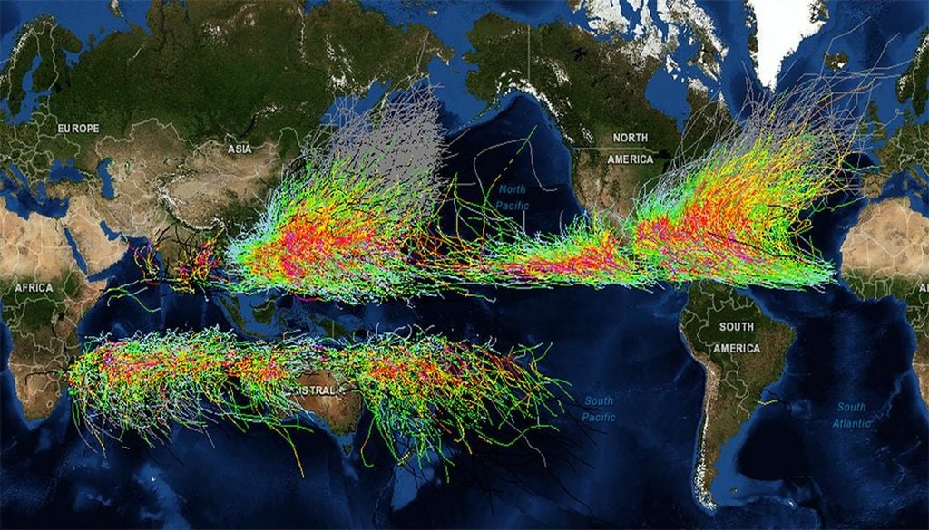 Trayectorias de ciclones tropicales Trayectorias globales de tormentas tropicales entre 1848 y 2013. En rojo y naranja, las tormentas de categoría 4 y 5 de Saffir-Simpson; en amarillo y verde, las de categoría 1 a 3; y en azul, las tormentas tropicales y las depresiones. Fuente: NOAA Digital GeoZone.