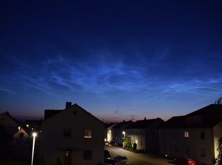 Nachtleuchtende Wolken! Wie sie entstehen und wann man sie beobachten kann