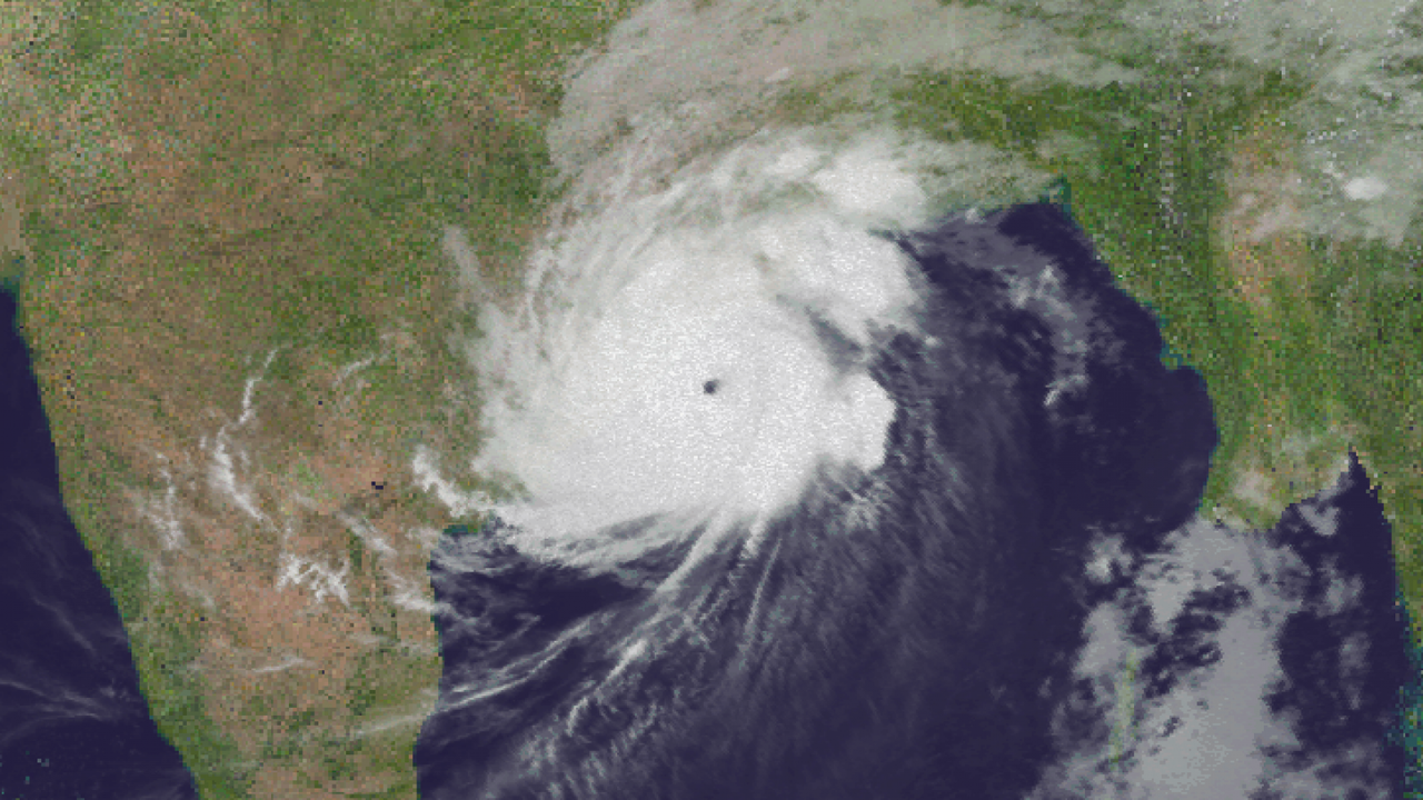 Ciclón tropical Fani de 2019 afectando a la India. NASA