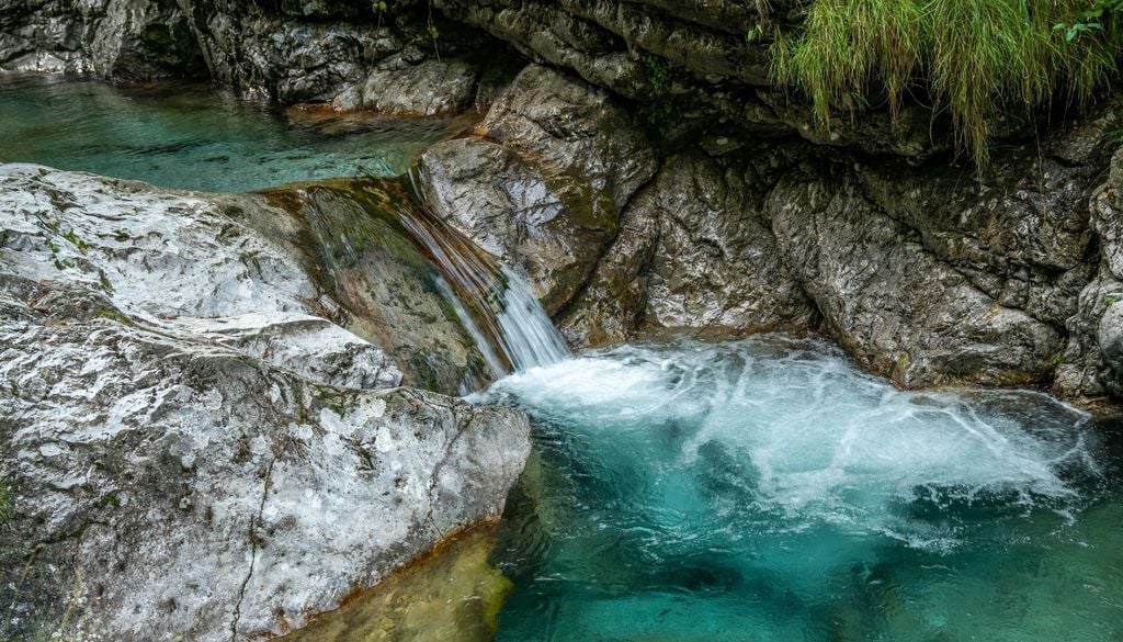 Alcune piscine naturali tra le cascate della Val Vertova