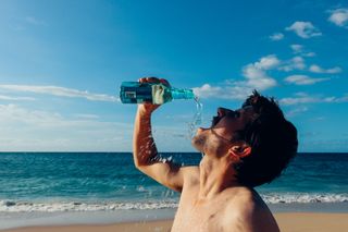 Normas en EE. UU. para limitar los 'químicos para siempre' en el agua