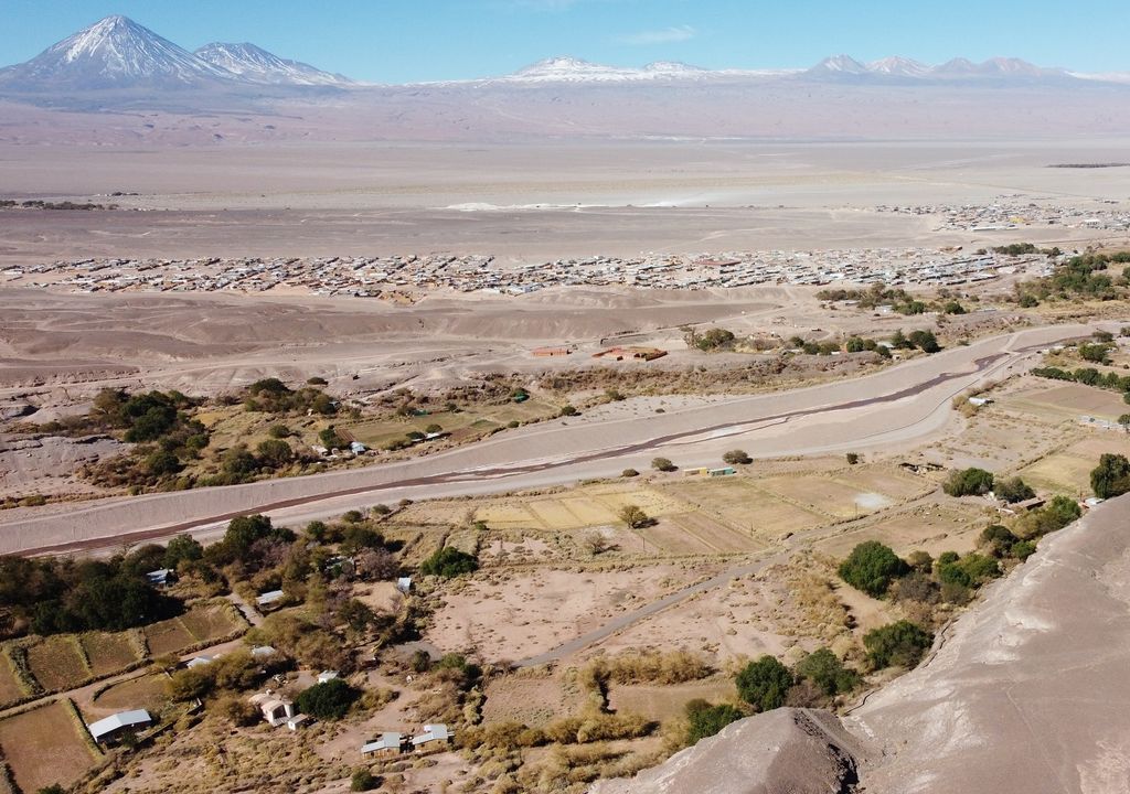 construcciones en paisaje del altiplano; desierto; Chile construcciones en paisaje del altiplano; desierto; Chile